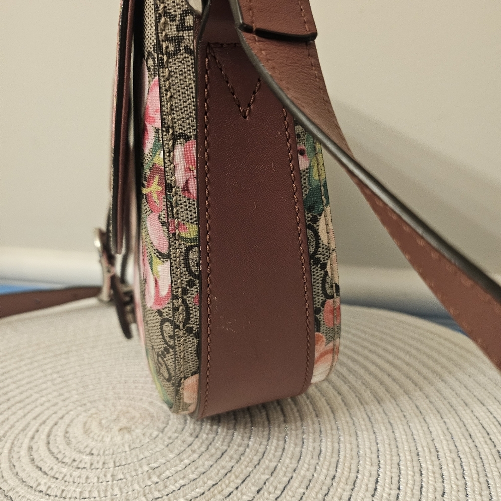 🌸 Gucci GG Blooms Saddle Bag – Rare Style – Authentic 🌸 - Picture 4 of 10